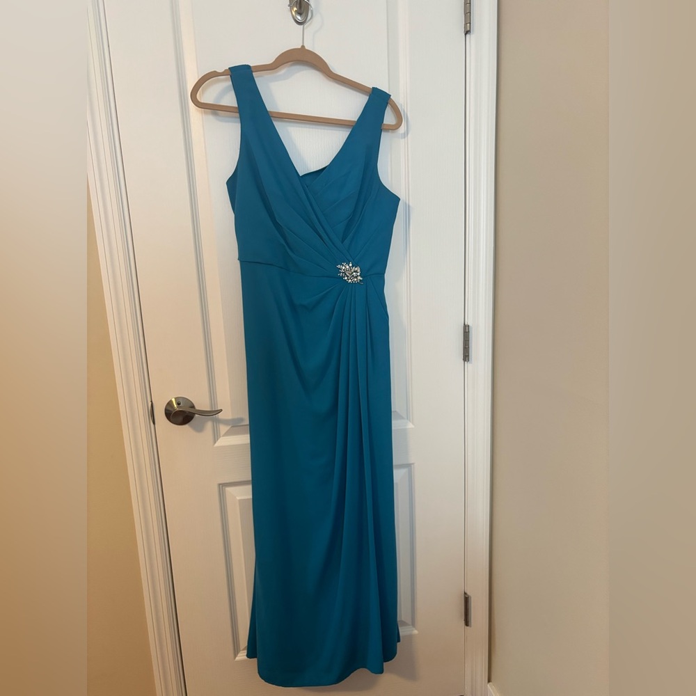 Elegant Blue Sleeveless Dress